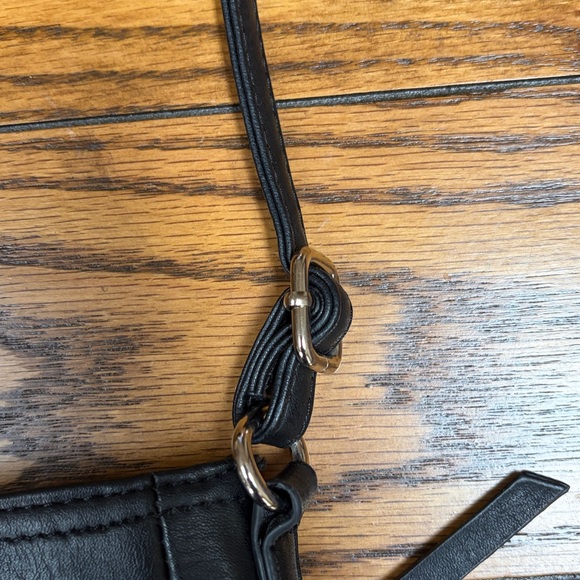 Nicole Miller Elegant Black Crossbody Bag - Picture 3 of 10